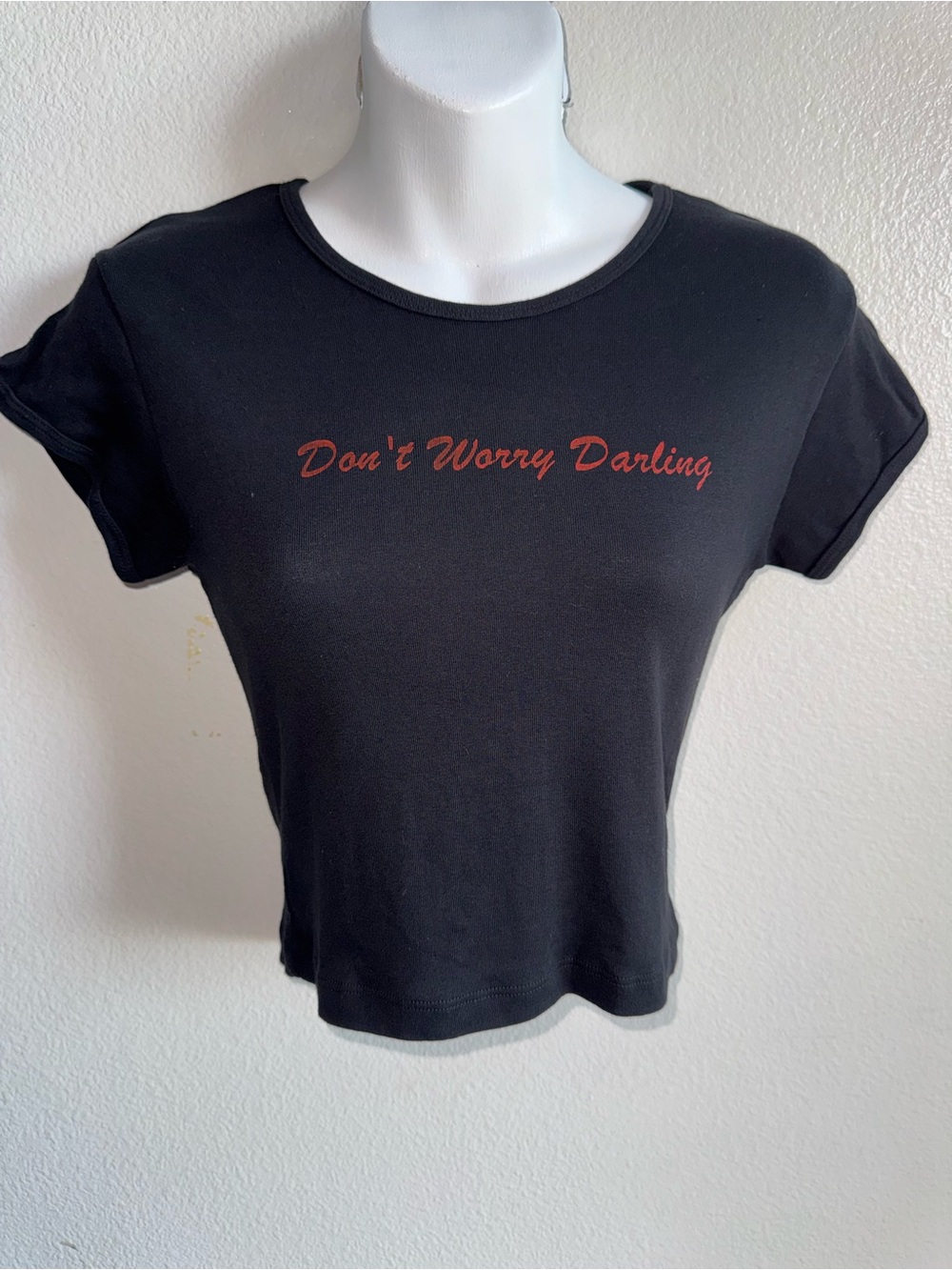 Don't Worry Darling Black Graphic Crop Tee
-check my other tanks for bundles🌸
